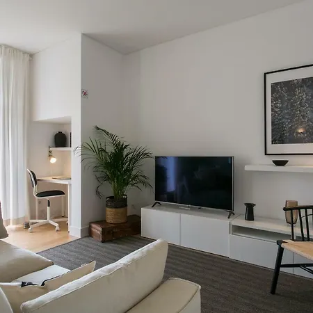 Altido Elegant Deluxe & Altido Luxurious 3-bedroom Apt With Terrace In Intendente Appartamento Lisbona