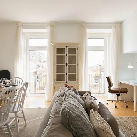 Altido Elegant Deluxe & Altido Luxurious 3-bedroom Apt With Terrace In Intendente