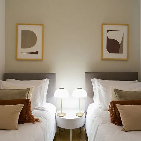 Altido Elegant Deluxe & Altido Luxurious 3-bedroom Apt With Terrace In Intendente Lisbona