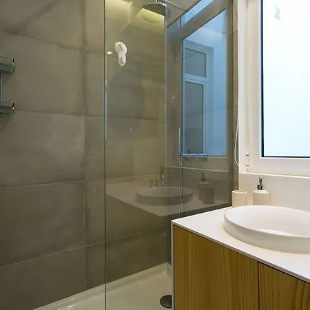 Altido Elegant Deluxe & Altido Luxurious 3-bedroom Apt With Terrace In Intendente Lisbona